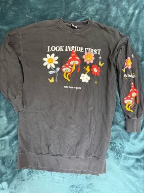 Black Graphic Long-Sleeve Shirt with Colorful Floral Print (S)